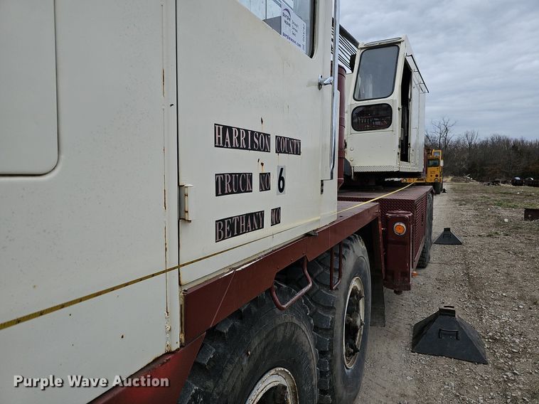 image for item DO4282 Link-Belt HC108-B  crane