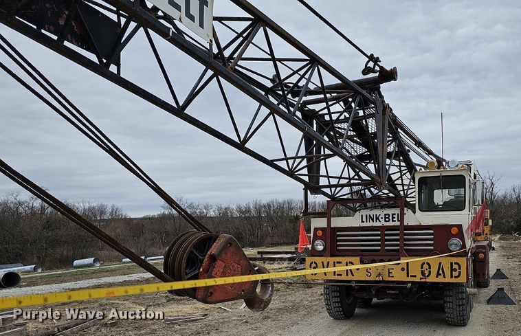 image for item DO4282 Link-Belt HC108-B  crane