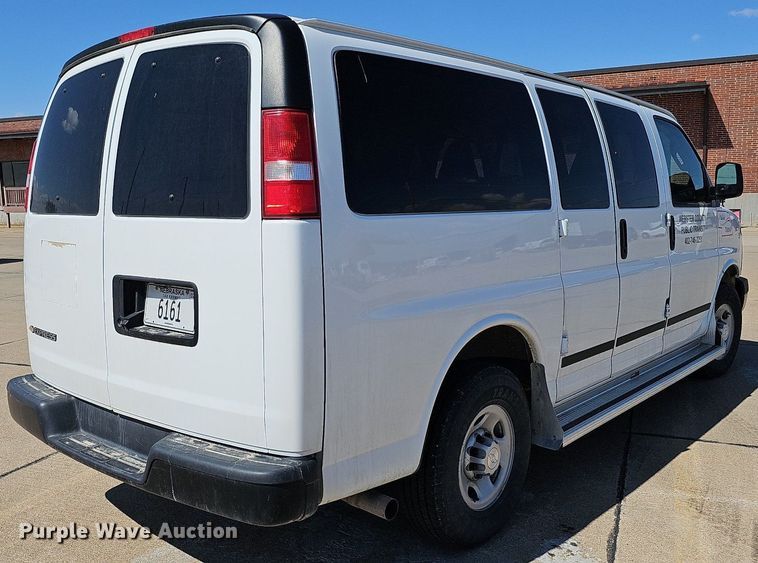 image for item DO4285 2017 Chevrolet Express 3500  van