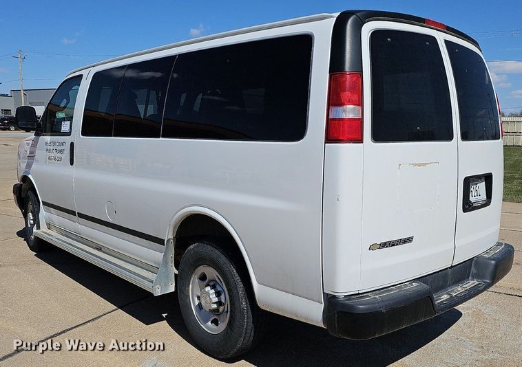 image for item DO4285 2017 Chevrolet Express 3500  van