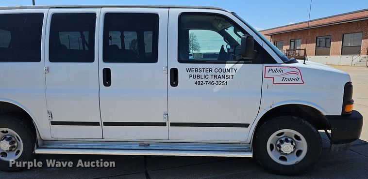 image for item DO4285 2017 Chevrolet Express 3500  van