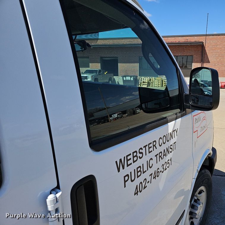 image for item DO4285 2017 Chevrolet Express 3500  van