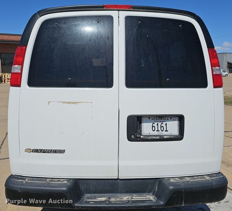 image for item DO4285 2017 Chevrolet Express 3500  van