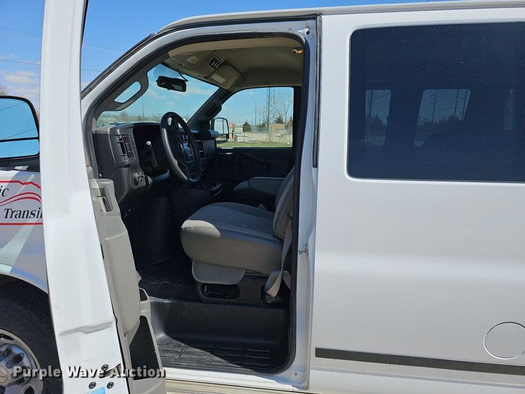 image for item DO4285 2017 Chevrolet Express 3500  van