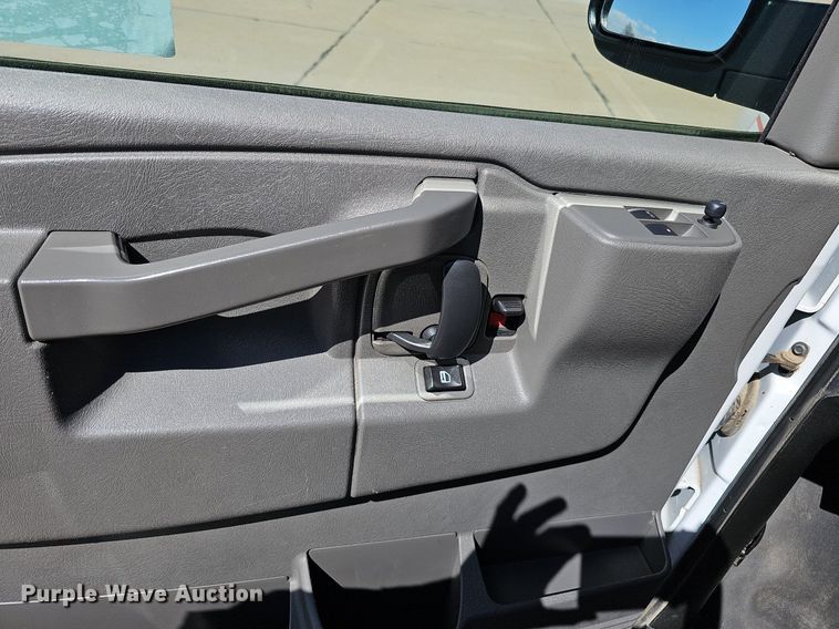 image for item DO4285 2017 Chevrolet Express 3500  van