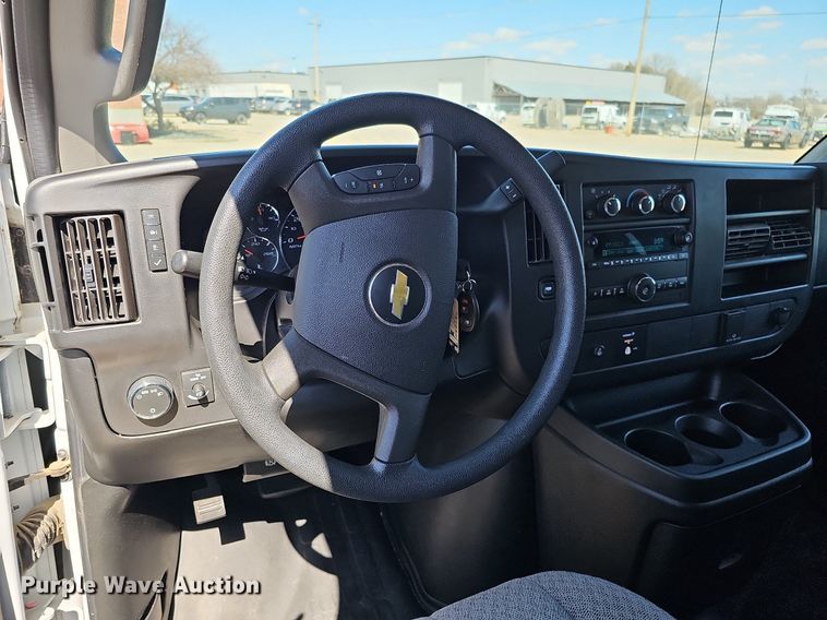 image for item DO4285 2017 Chevrolet Express 3500  van