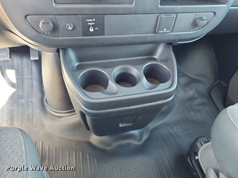 image for item DO4285 2017 Chevrolet Express 3500  van