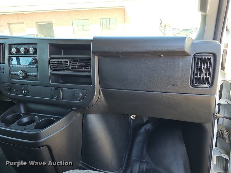 image for item DO4285 2017 Chevrolet Express 3500  van