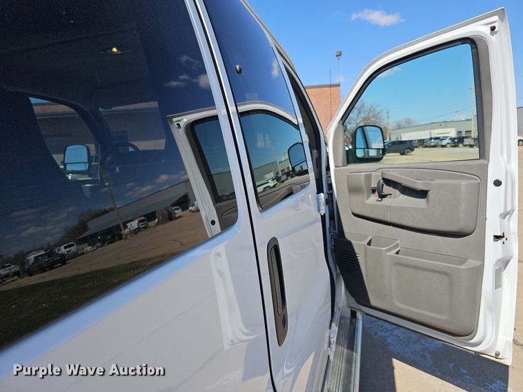 image for item DO4285 2017 Chevrolet Express 3500  van