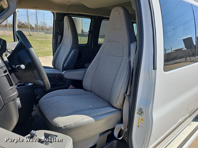 image for item DO4285 2017 Chevrolet Express 3500  van