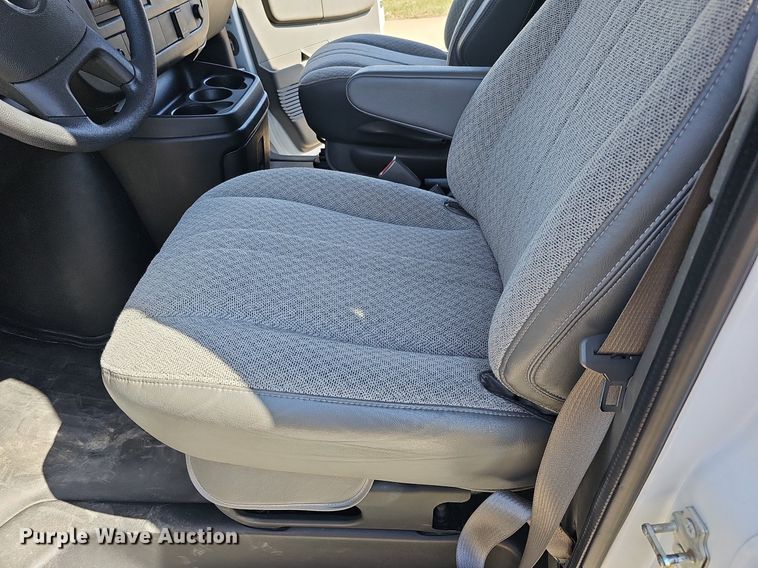 image for item DO4285 2017 Chevrolet Express 3500  van