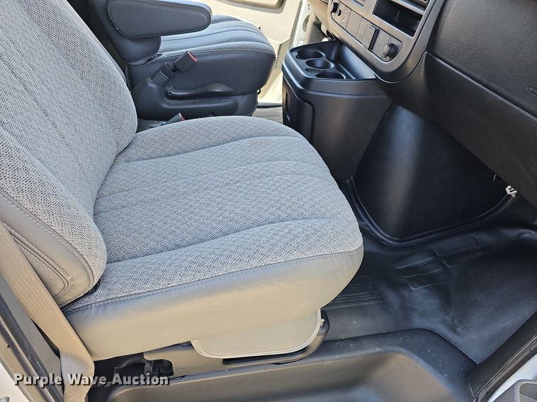 image for item DO4285 2017 Chevrolet Express 3500  van