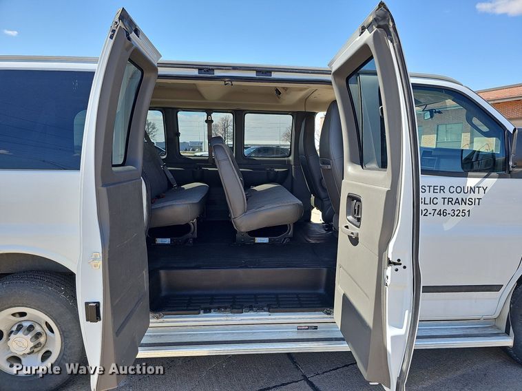 image for item DO4285 2017 Chevrolet Express 3500  van