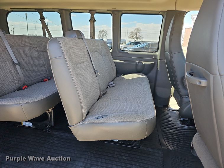 image for item DO4285 2017 Chevrolet Express 3500  van