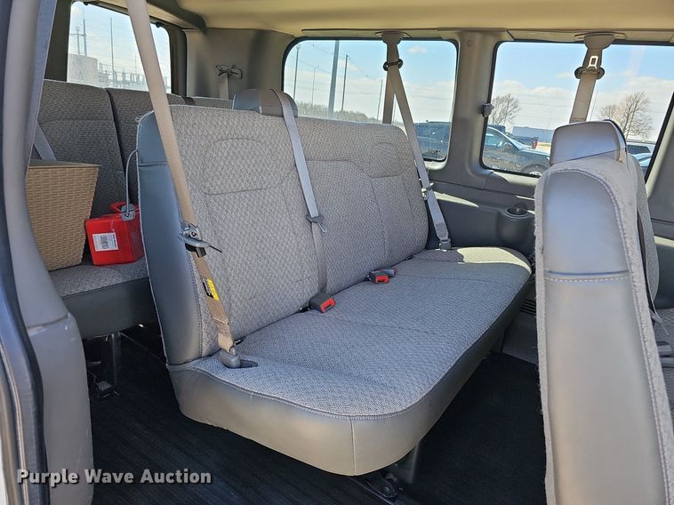 image for item DO4285 2017 Chevrolet Express 3500  van