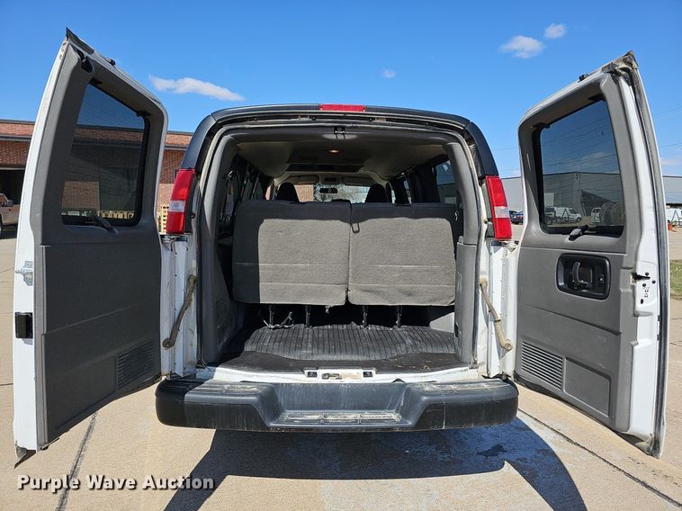 image for item DO4285 2017 Chevrolet Express 3500  van