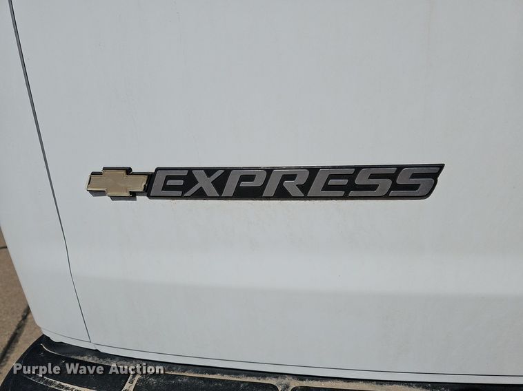 image for item DO4285 2017 Chevrolet Express 3500  van