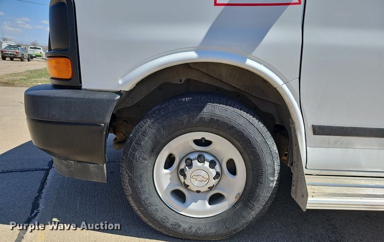 image for item DO4285 2017 Chevrolet Express 3500  van