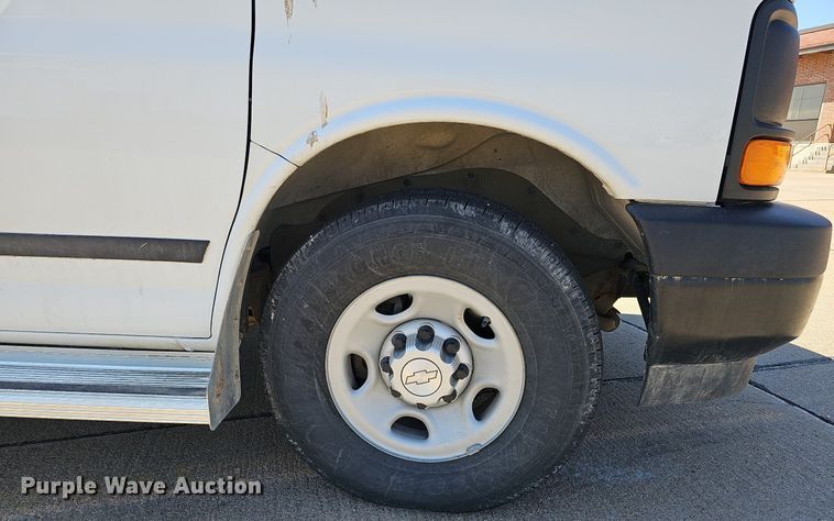 image for item DO4285 2017 Chevrolet Express 3500  van