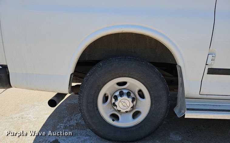 image for item DO4285 2017 Chevrolet Express 3500  van
