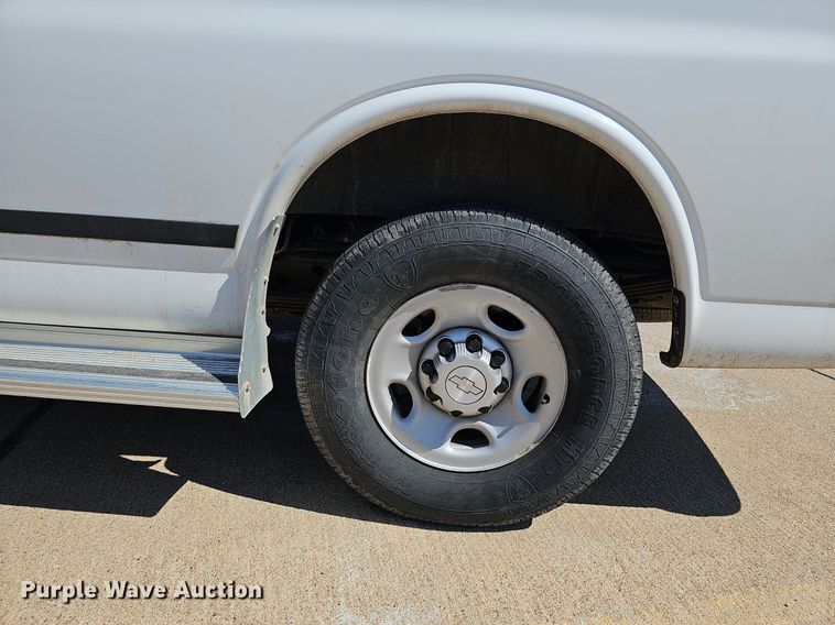 image for item DO4285 2017 Chevrolet Express 3500  van