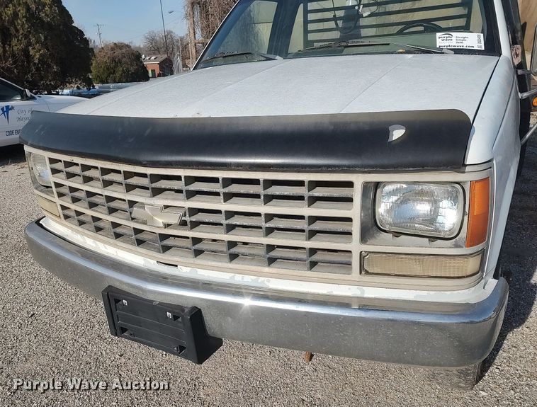 image for item DQ0436 1990 Chevrolet C3500  flatbed pickup truck