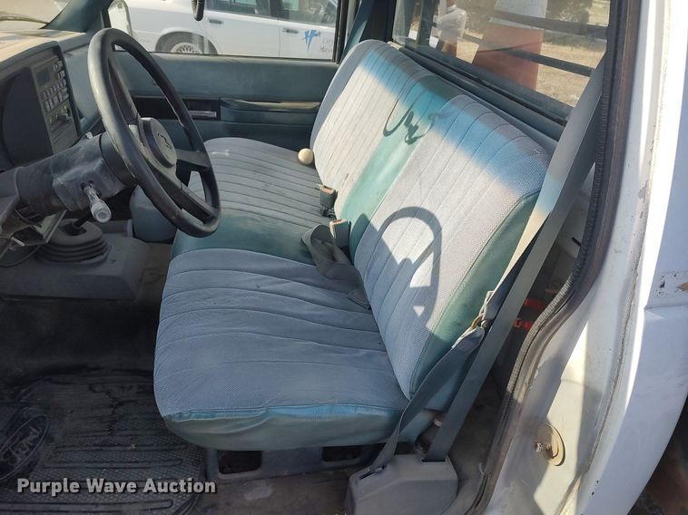 image for item DQ0436 1990 Chevrolet C3500  flatbed pickup truck