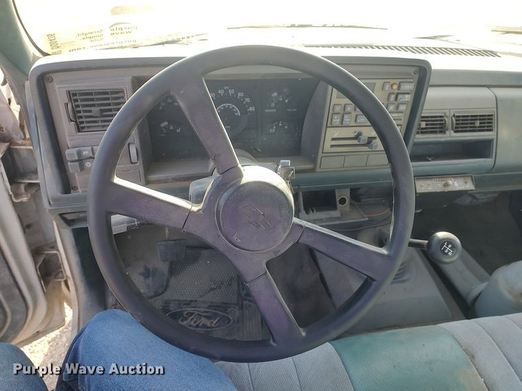 image for item DQ0436 1990 Chevrolet C3500  flatbed pickup truck