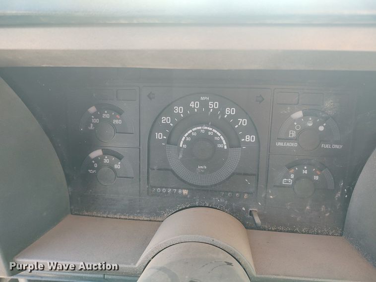 image for item DQ0436 1990 Chevrolet C3500  flatbed pickup truck