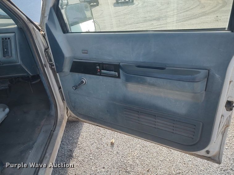 image for item DQ0436 1990 Chevrolet C3500  flatbed pickup truck