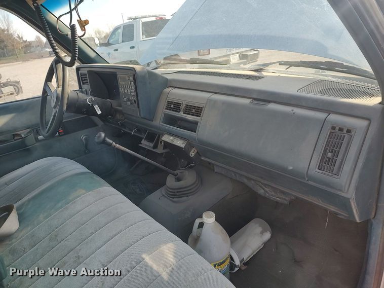 image for item DQ0436 1990 Chevrolet C3500  flatbed pickup truck