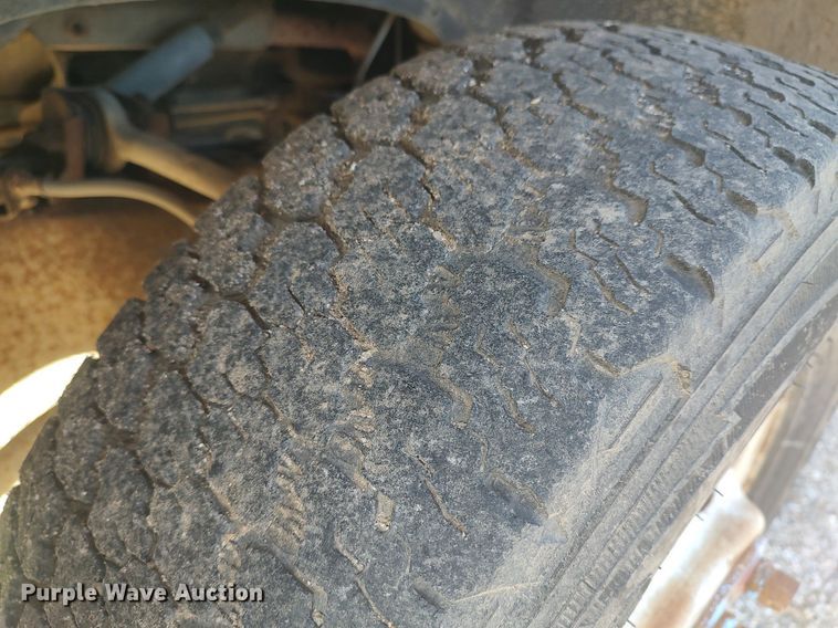 image for item DQ0436 1990 Chevrolet C3500  flatbed pickup truck