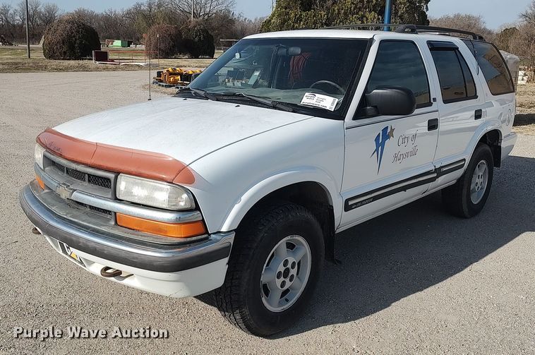 image for item DQ0438 2000 Chevrolet Blazer  SUV