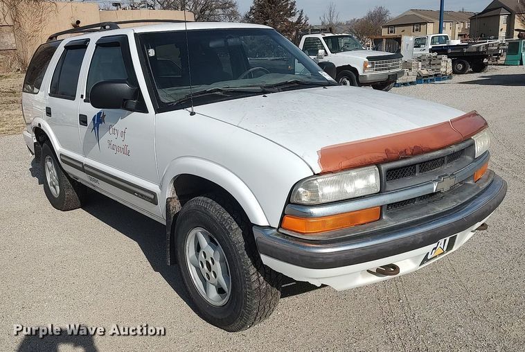 image for item DQ0438 2000 Chevrolet Blazer  SUV