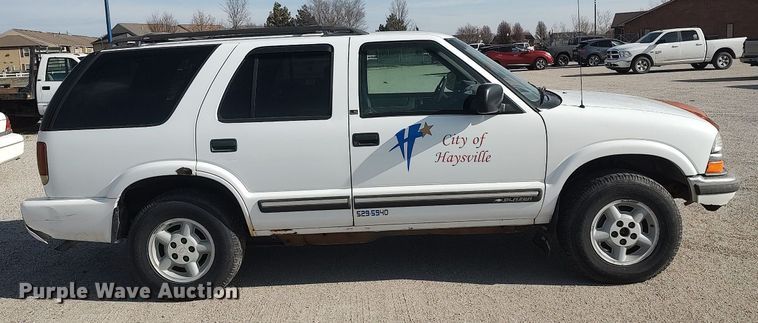 image for item DQ0438 2000 Chevrolet Blazer  SUV