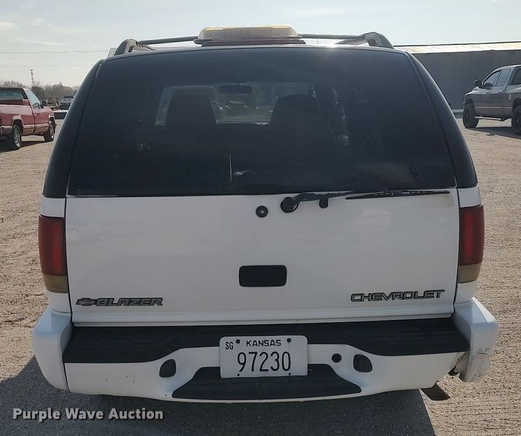 image for item DQ0438 2000 Chevrolet Blazer  SUV
