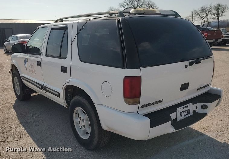 image for item DQ0438 2000 Chevrolet Blazer  SUV