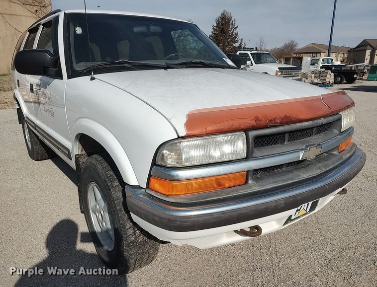 image for item DQ0438 2000 Chevrolet Blazer  SUV