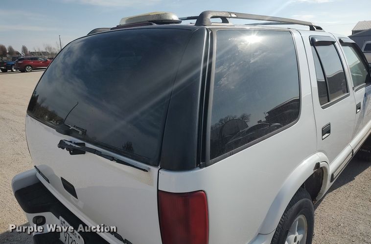image for item DQ0438 2000 Chevrolet Blazer  SUV