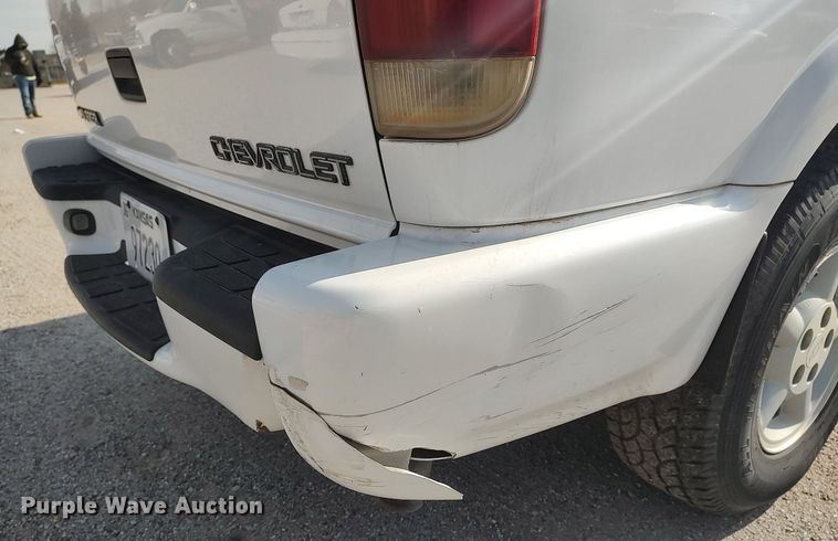 image for item DQ0438 2000 Chevrolet Blazer  SUV