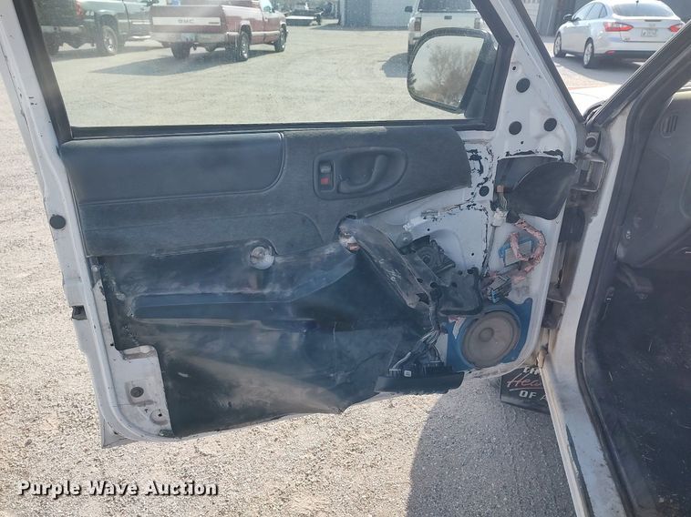 image for item DQ0438 2000 Chevrolet Blazer  SUV