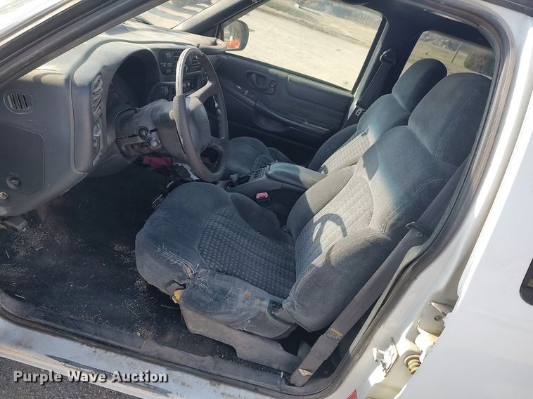 image for item DQ0438 2000 Chevrolet Blazer  SUV