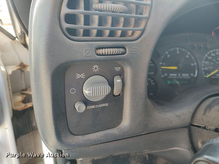 image for item DQ0438 2000 Chevrolet Blazer  SUV