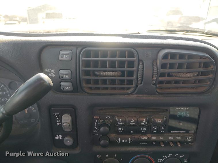 image for item DQ0438 2000 Chevrolet Blazer  SUV