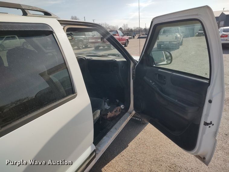 image for item DQ0438 2000 Chevrolet Blazer  SUV