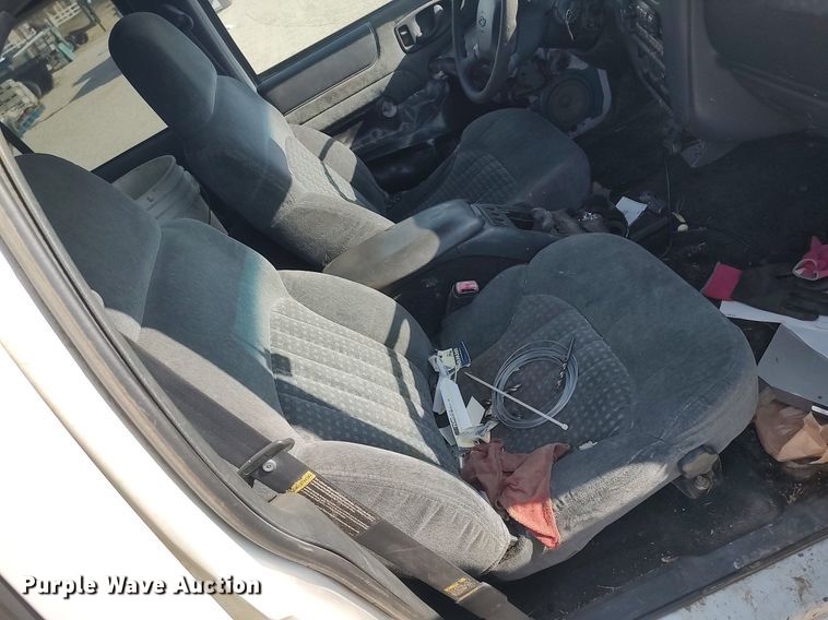 image for item DQ0438 2000 Chevrolet Blazer  SUV