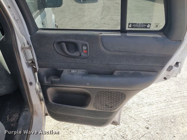 image for item DQ0438 2000 Chevrolet Blazer  SUV