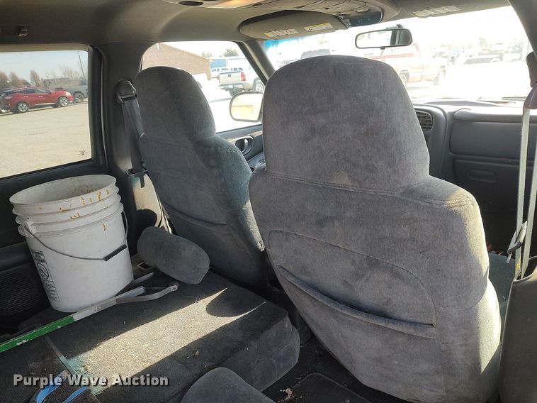 image for item DQ0438 2000 Chevrolet Blazer  SUV