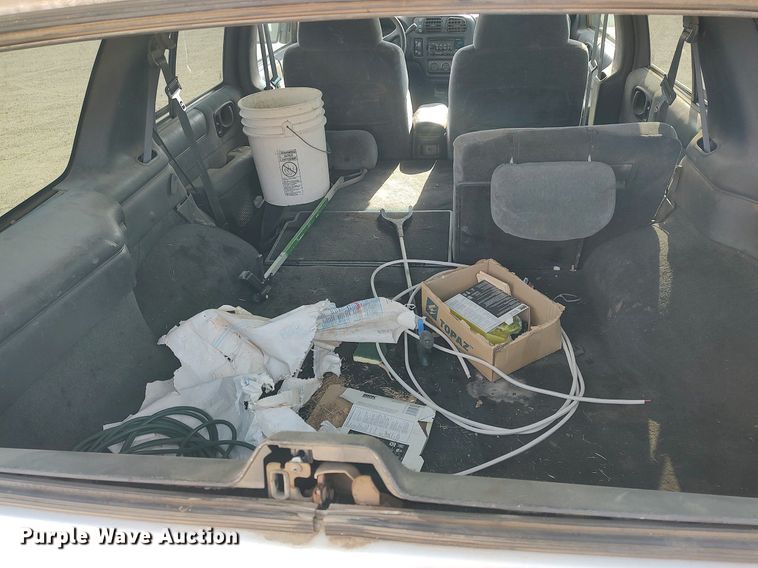 image for item DQ0438 2000 Chevrolet Blazer  SUV