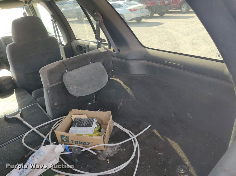 image for item DQ0438 2000 Chevrolet Blazer  SUV